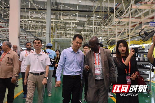 點(diǎn)贊湖南智造 中非經(jīng)貿(mào)博覽會(huì)代表團(tuán)探訪獵豹汽車長(zhǎng)沙工廠，共繪經(jīng)貿(mào)合作新藍(lán)圖